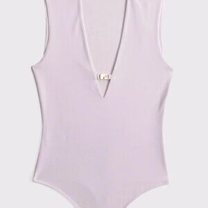 Abercrombie & Fitch - Plunge Hardware Bodysuit in Light Pink (size small)